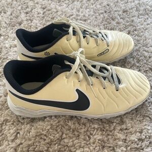 Nike Soccer Turfs (4Y)